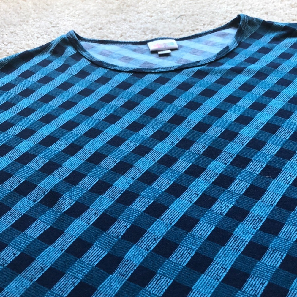 Lularoe Irma Oversized Tunic - Picture 2 of 7